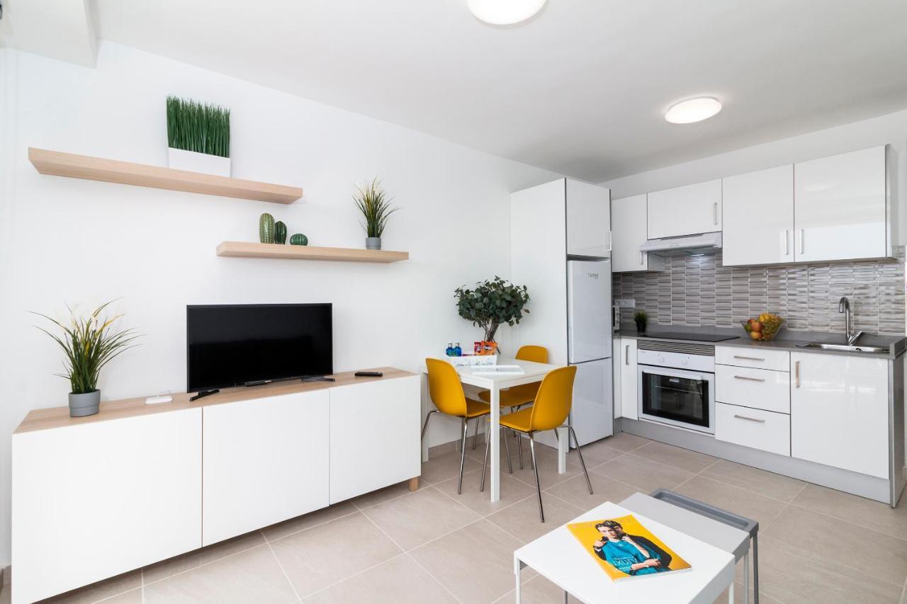 Homeforguest Modern And Recently Renovated Apartment In Arona 阿罗纳 外观 照片