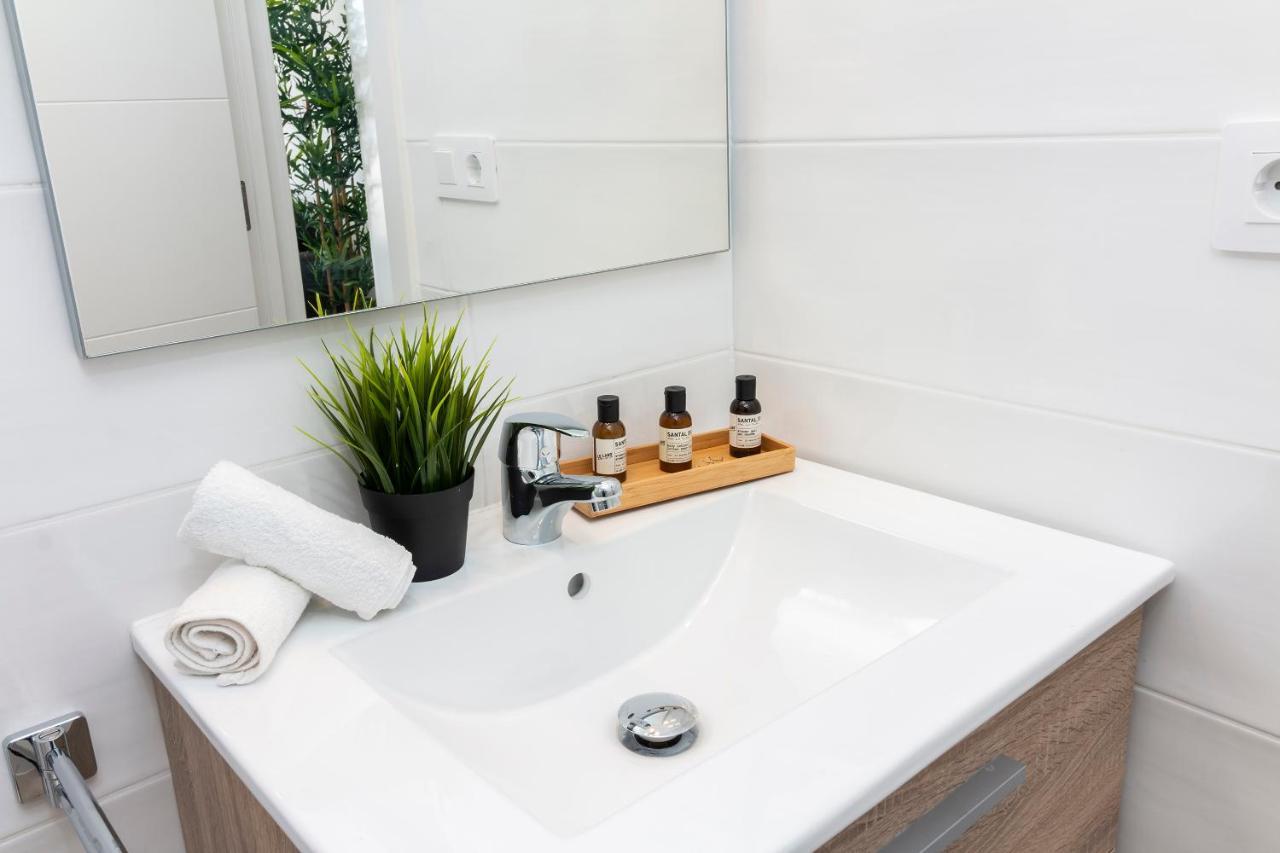 Homeforguest Modern And Recently Renovated Apartment In Arona 阿罗纳 外观 照片