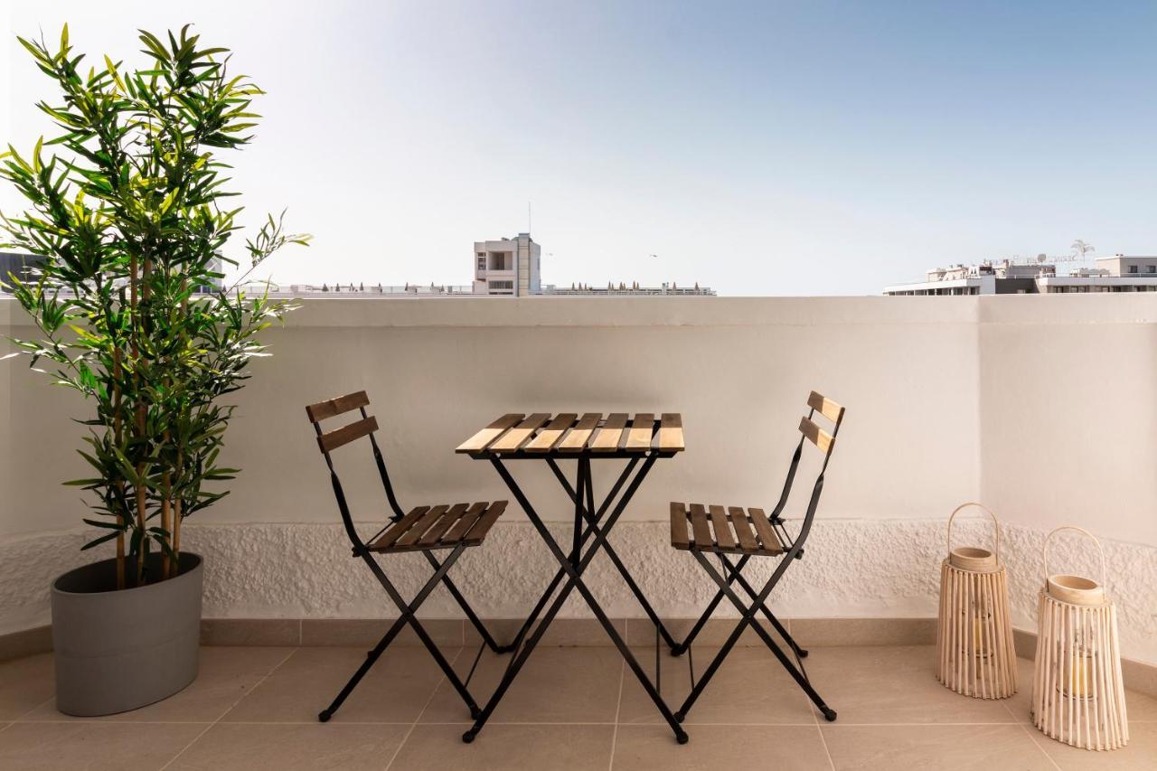 Homeforguest Modern And Recently Renovated Apartment In Arona 阿罗纳 外观 照片
