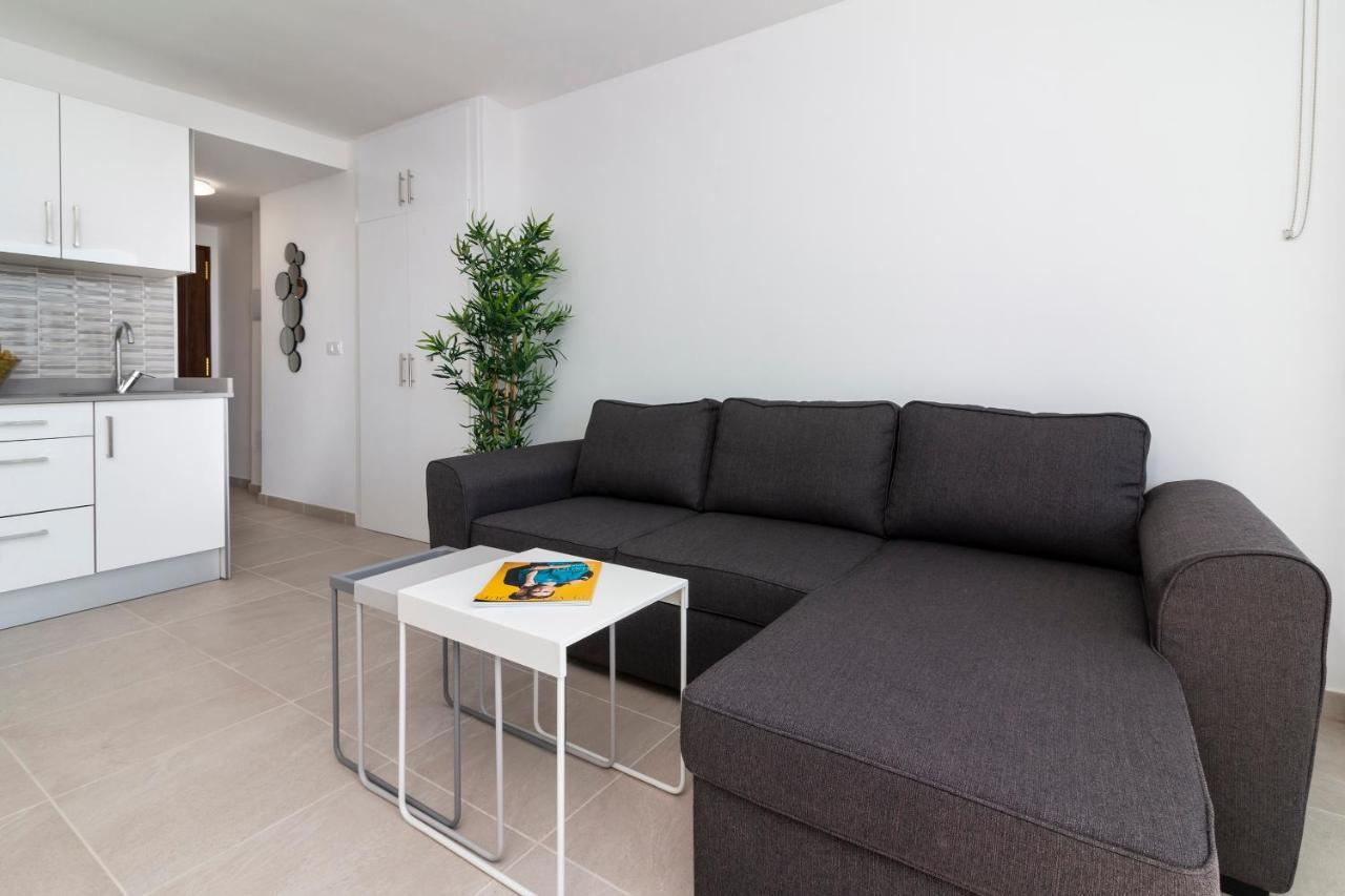 Homeforguest Modern And Recently Renovated Apartment In Arona 阿罗纳 外观 照片