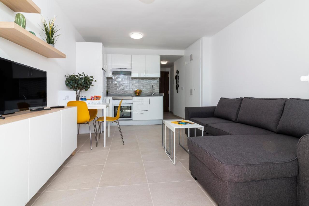 Homeforguest Modern And Recently Renovated Apartment In Arona 阿罗纳 外观 照片