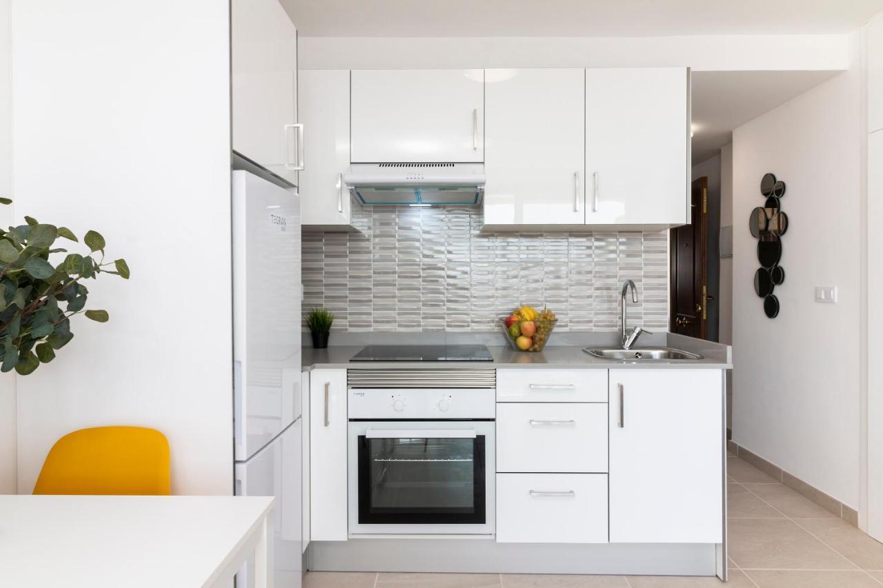 Homeforguest Modern And Recently Renovated Apartment In Arona 阿罗纳 外观 照片
